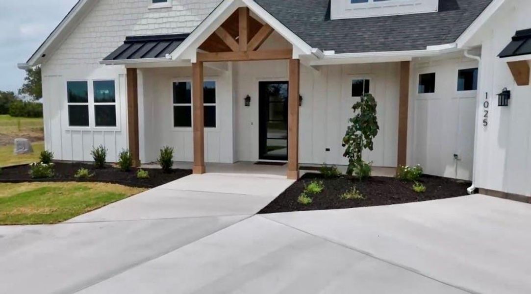 Exterior details and patio area of a home in , Weatherford (Image 3).