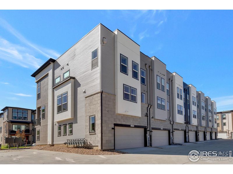 End Unit w/ 2 Car Garage