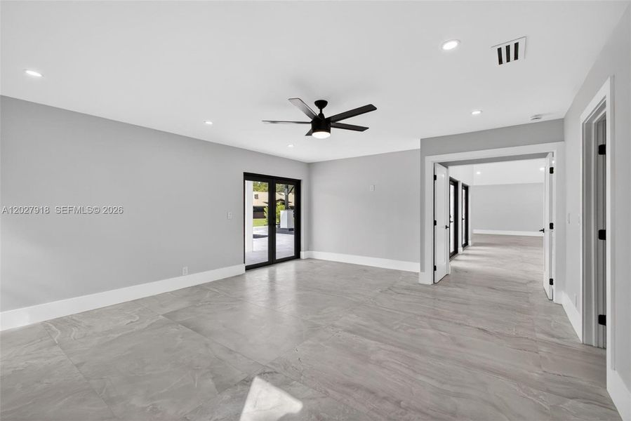 Spacious, unfurnished interior of a new home in , Palm Beach Gardens (Image 68).