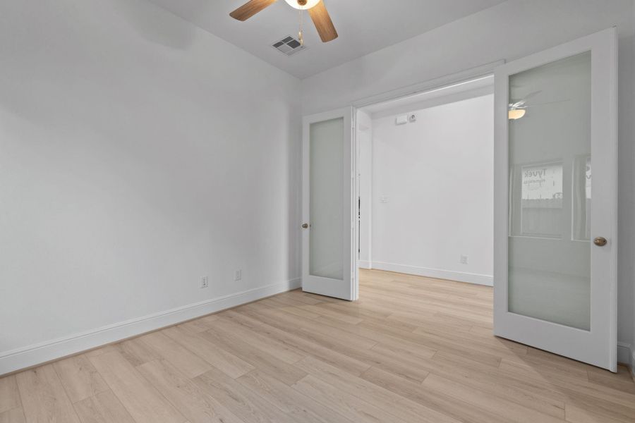 Spacious, unfurnished interior of a new home in Coastal Point, League City (Image 24).