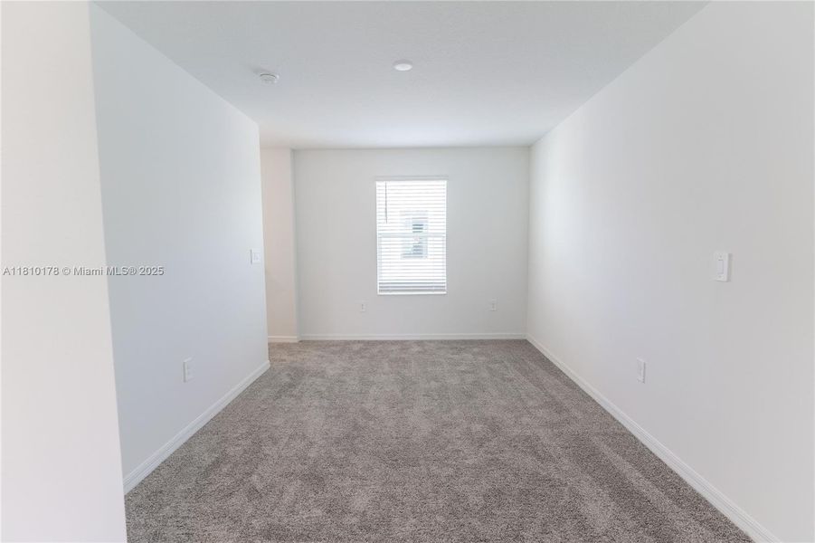 Spacious, unfurnished interior of a new home in Inman Groves, Winter Haven (Image 32). Spacious, unfurnished interior of a new home in Inman Groves, Winter Haven (Image 32).