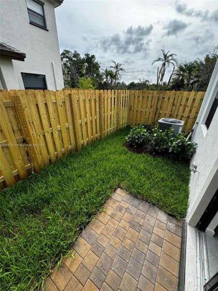Exterior details and patio area of a home in , Pembroke Pines (Image 1).