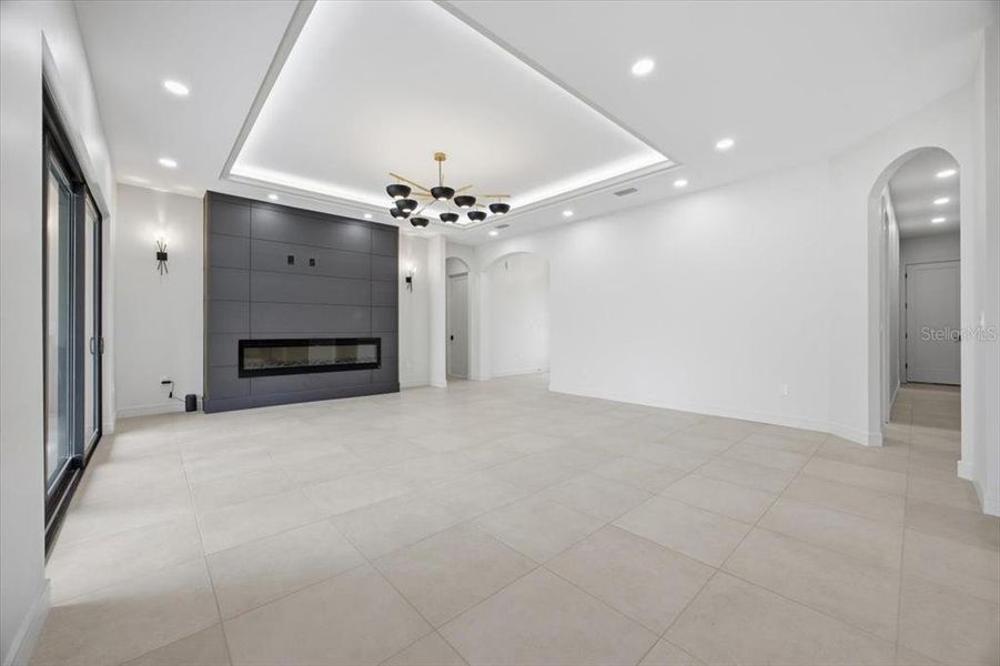 Spacious, unfurnished interior of a new home in , Plant City (Image 19).
