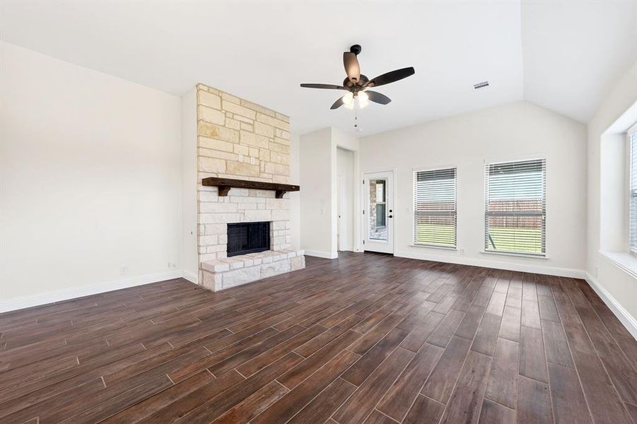 Spacious, unfurnished interior of a new home in Stone River Glen, Royse City (Image 35). Spacious, unfurnished interior of a new home in Stone River Glen, Royse City (Image 35).