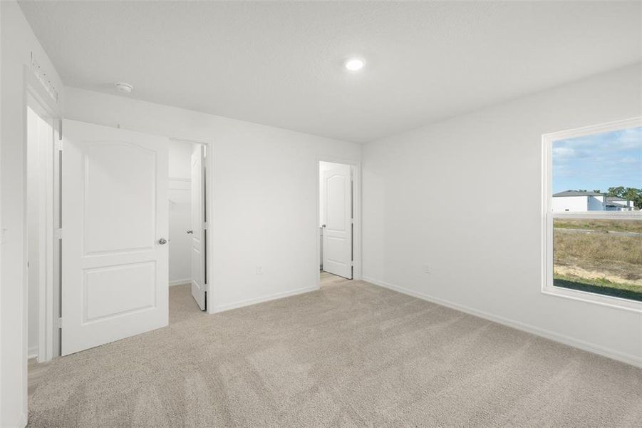 Spacious, unfurnished interior of a new home in Tula Parc, Astatula (Image 10).