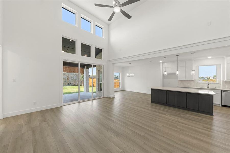 07. 1232 Eclipse - Family (2) 07. 1232 Eclipse - Family (2)