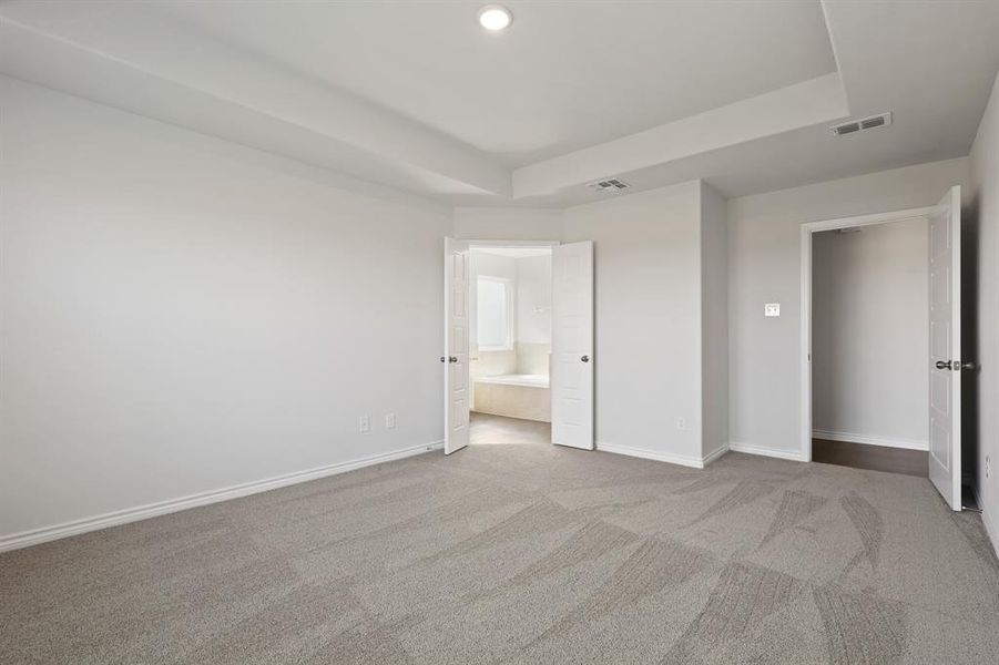 Spacious, unfurnished interior of a new home in Sycamore Landing, Fort Worth (Image 14).