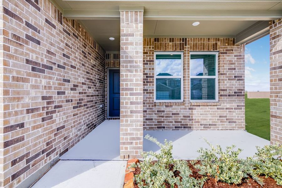 Exterior details and patio area of a home in Brookewater 45s, Rosenberg (Image 2).