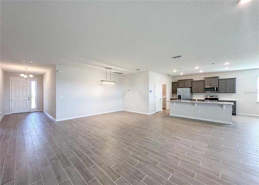 Spacious, unfurnished interior of a new home in , Winter Garden (Image 16).