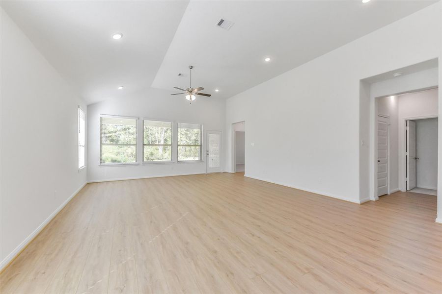 Spacious, unfurnished interior of a new home in Encino Estates, Dayton (Image 14). Spacious, unfurnished interior of a new home in Encino Estates, Dayton (Image 14).