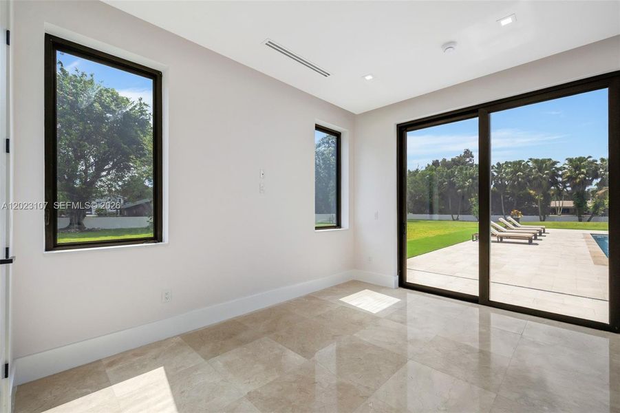 Spacious, unfurnished interior of a new home in , Cooper City (Image 18).