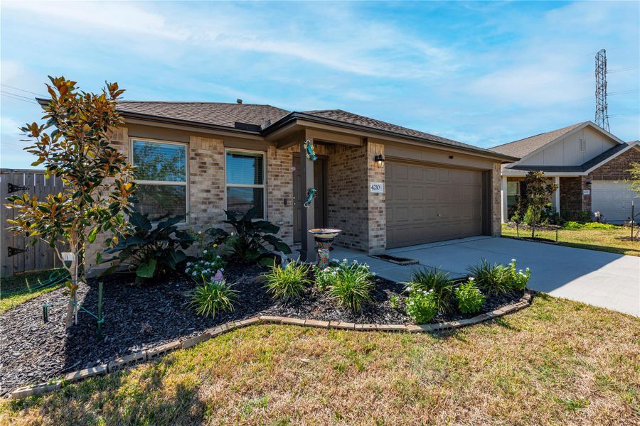 Exterior details and patio area of a home in Sterling Point at Baytown Crossings: Watermill Collection, Baytown (Image 20).