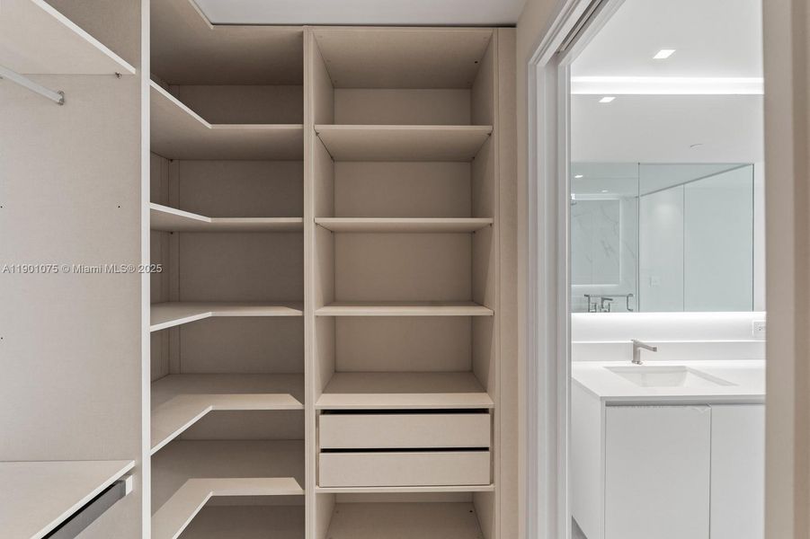 Spacious, unfurnished interior of a new home in Aria Reserve, Miami (Image 33). Spacious, unfurnished interior of a new home in Aria Reserve, Miami (Image 33).