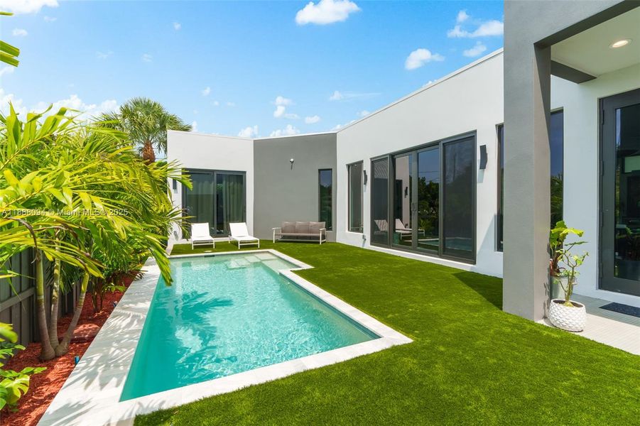 Exterior details and patio area of a home in , Wilton Manors (Image 2).