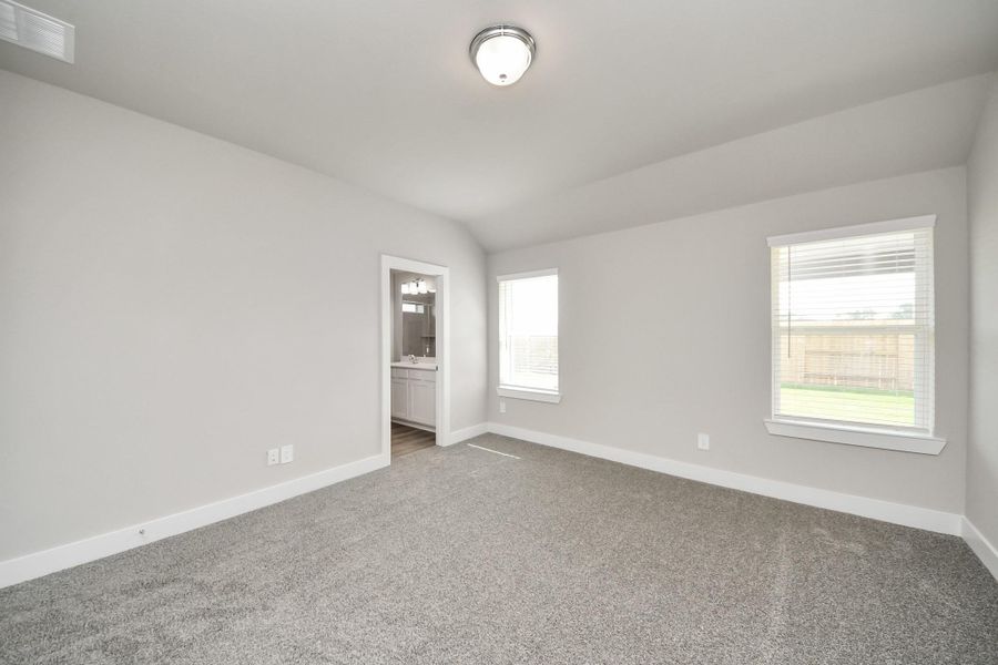 Spacious, unfurnished interior of a new home in Sorella: Signature Collection, Tomball (Image 29).