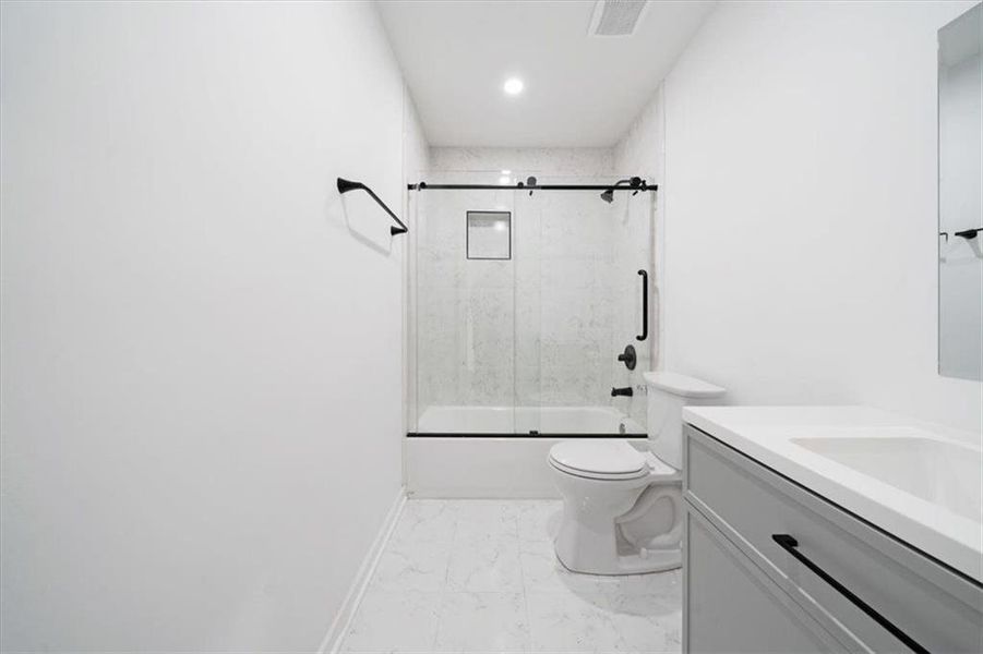 Furnished interior view inside a new home in , Union City (Image 15).