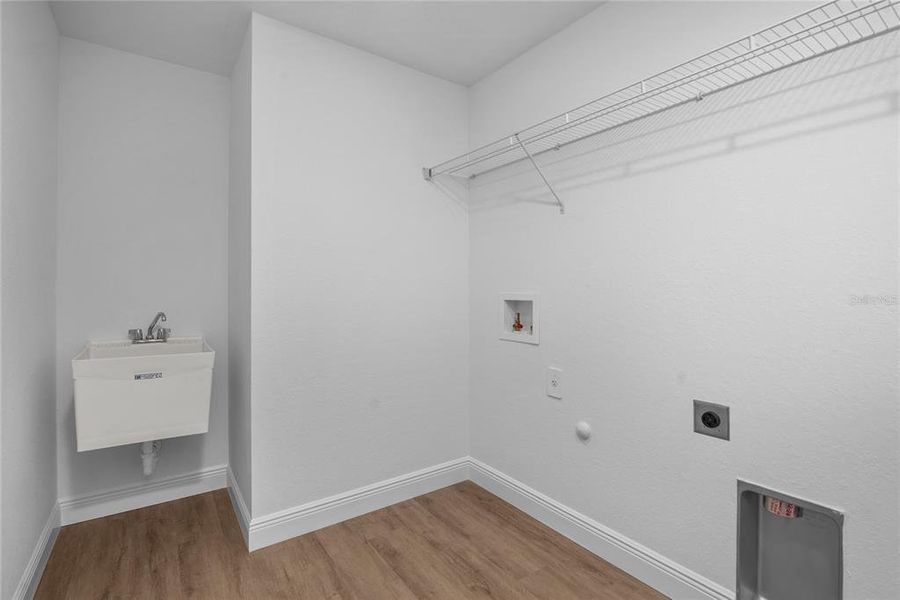 Spacious, unfurnished interior of a new home in , North Port (Image 7).