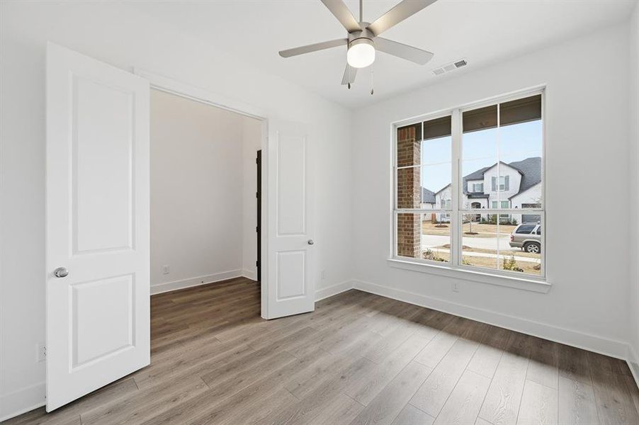 Spacious, unfurnished interior of a new home in Dove Hollow, Waxahachie (Image 21).