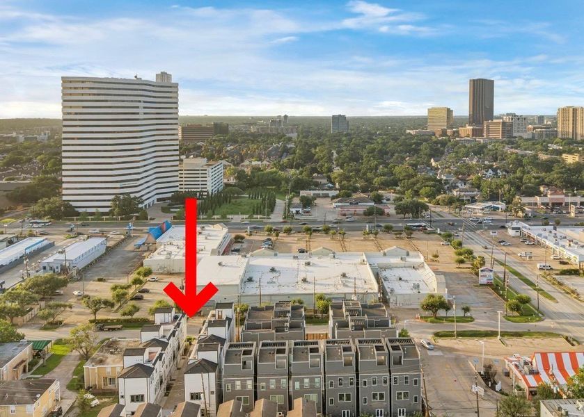 Condo located in Houston, TX showcasing its design and architecture (Image 4). Condo located in Houston, TX showcasing its design and architecture (Image 4).