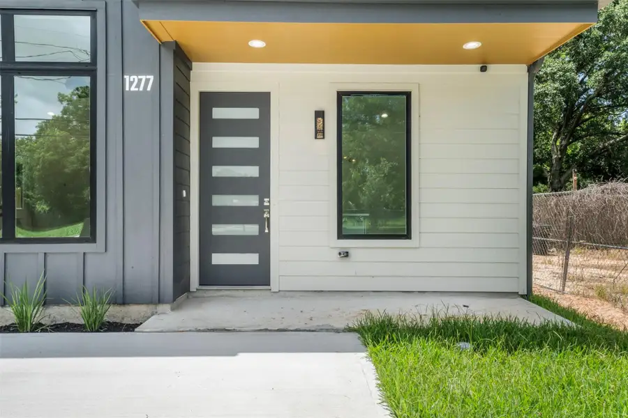 Exterior details and patio area of a home in , Houston (Image 30). Exterior details and patio area of a home in , Houston (Image 30).