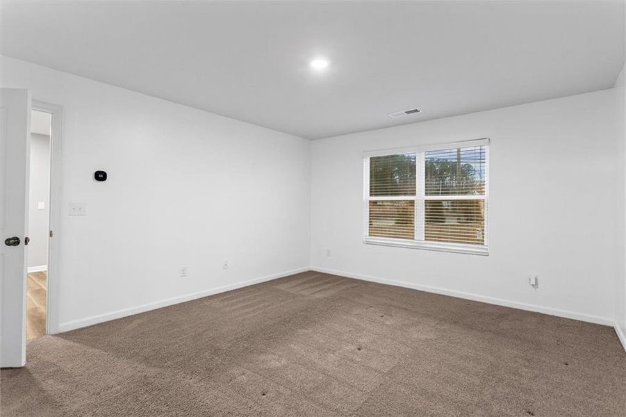 Spacious, unfurnished interior of a new home in Alcovy Trace, Lawrenceville (Image 20).