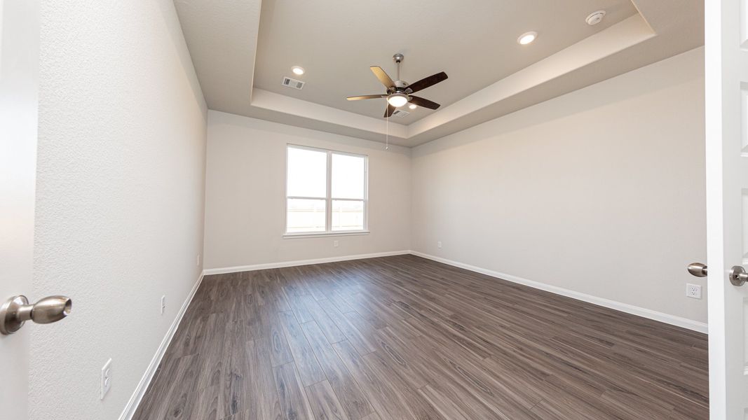 Representative unfurnished interior of a home built from the The Lakewood by Legend Homes in Cinco Lakes, San Antonio (Image 25).