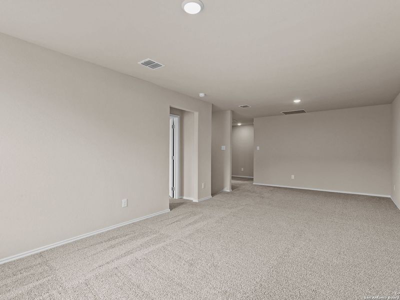 Spacious, unfurnished interior of a new home in Royal Crest, San Antonio (Image 29).