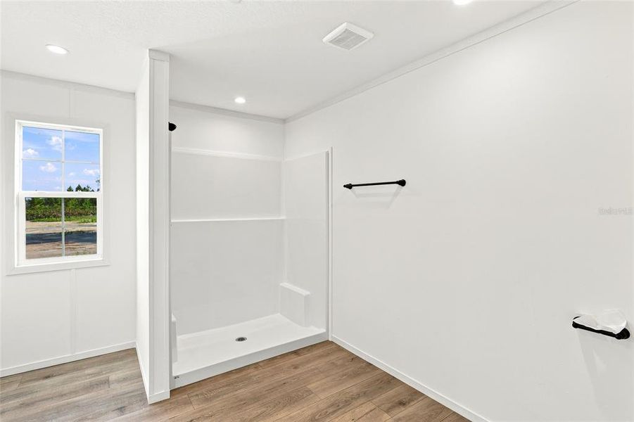 Spacious, unfurnished interior of a new home in , Okeechobee (Image 33).