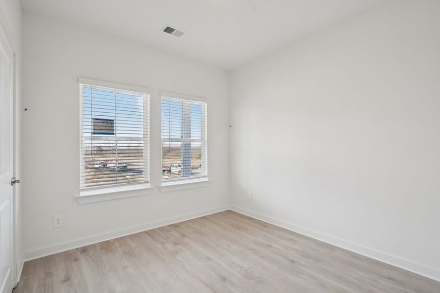 Spacious, unfurnished interior of a new home in Mansker Farms - Bronze Series, Hendersonville (Image 13).