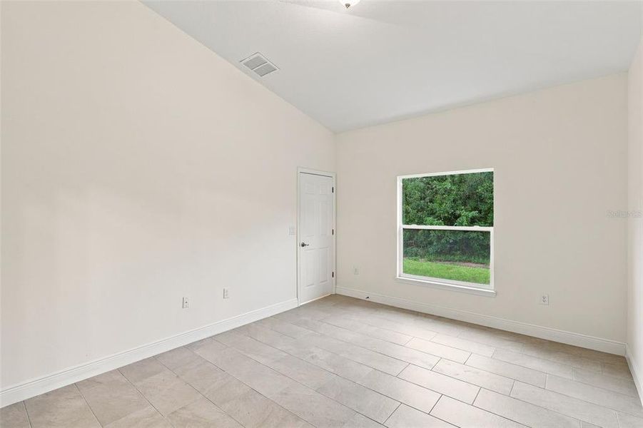 Spacious, unfurnished interior of a new home in , Yeehaw Junction (Image 32).