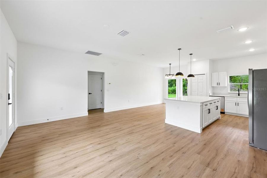 Spacious, unfurnished interior of a new home in , Ocklawaha (Image 14).