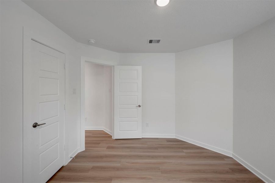 Spacious, unfurnished interior of a new home in Ambrose, La Marque (Image 18).