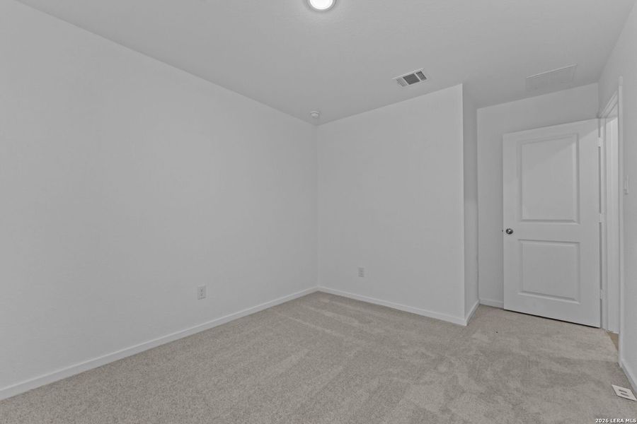 Spacious, unfurnished interior of a new home in Guadalupe Ridge, New Braunfels (Image 28).