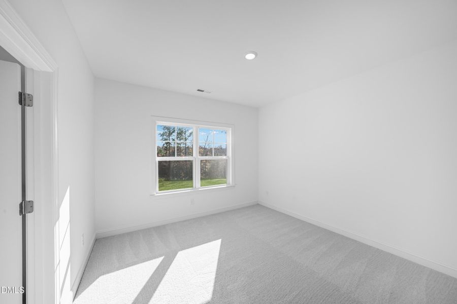 SUN_Stoneriver_Pic_EastmanIII_Bed2_1of2