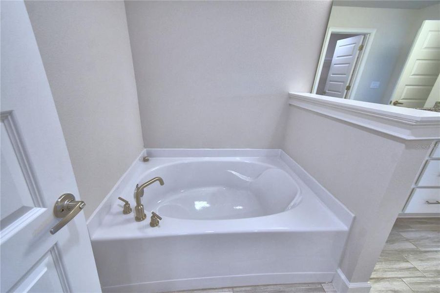 Close-up of interior finishes inside a home in , Auburndale (Image 22).