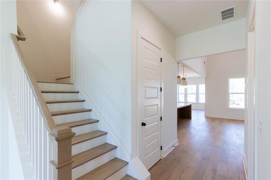 Spacious, unfurnished interior of a new home in , Gainesville (Image 43).