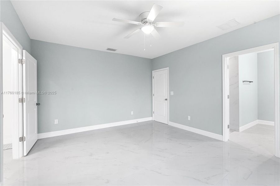 Spacious, unfurnished interior of a new home in , Lehigh Acres (Image 16).