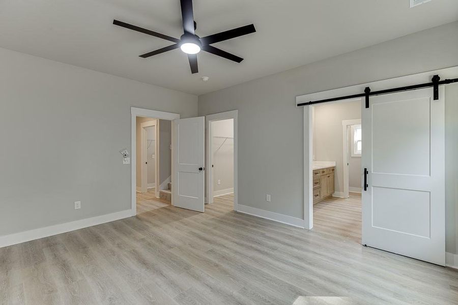 Spacious, unfurnished interior of a new home in , Jefferson (Image 36).