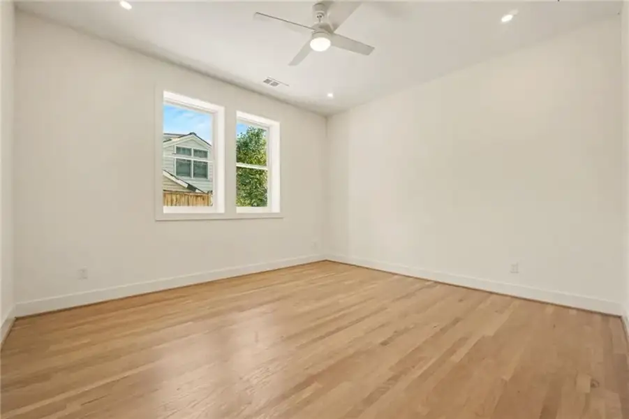 Spacious, unfurnished interior of a new home in , Atlanta (Image 46).