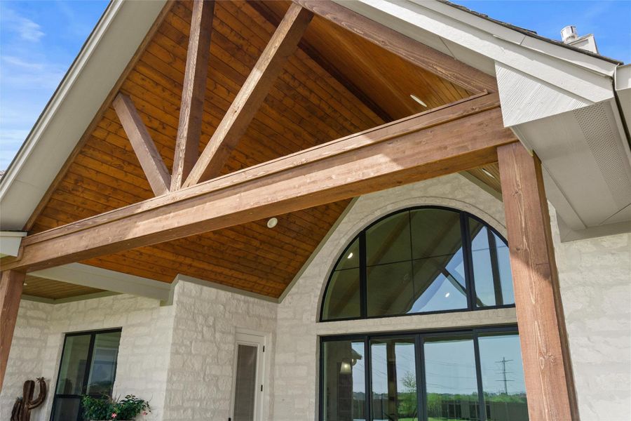 MAZING VAULTED COVERED BACK PORCH with built in outdoor kitchen including GRILL AND SINK. MAZING VAULTED COVERED BACK PORCH with built in outdoor kitchen including GRILL AND SINK.