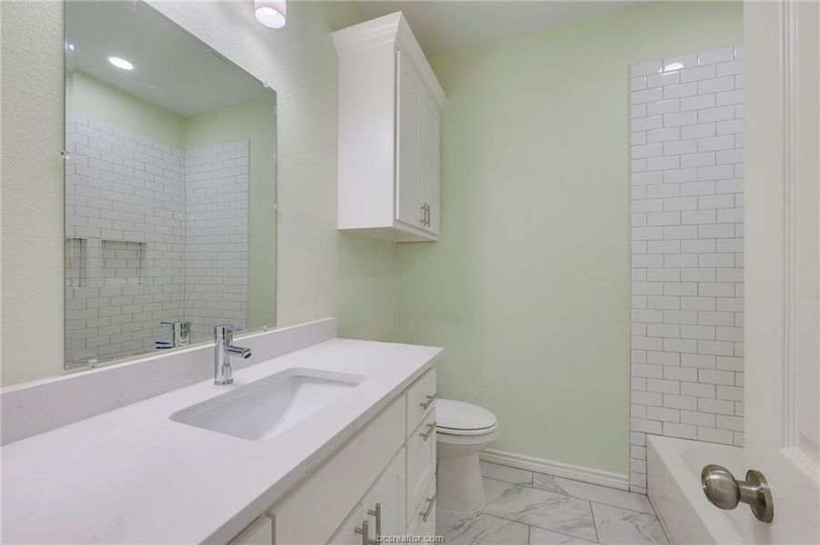 Furnished interior view inside a new home in , Bryan (Image 9).