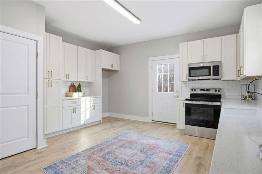 Furnished interior view inside a new home in , Temple (Image 4).