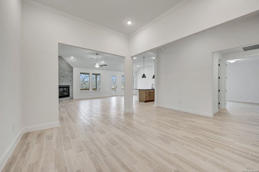 Spacious, unfurnished interior of a new home in Everly Estates, San Antonio (Image 36).