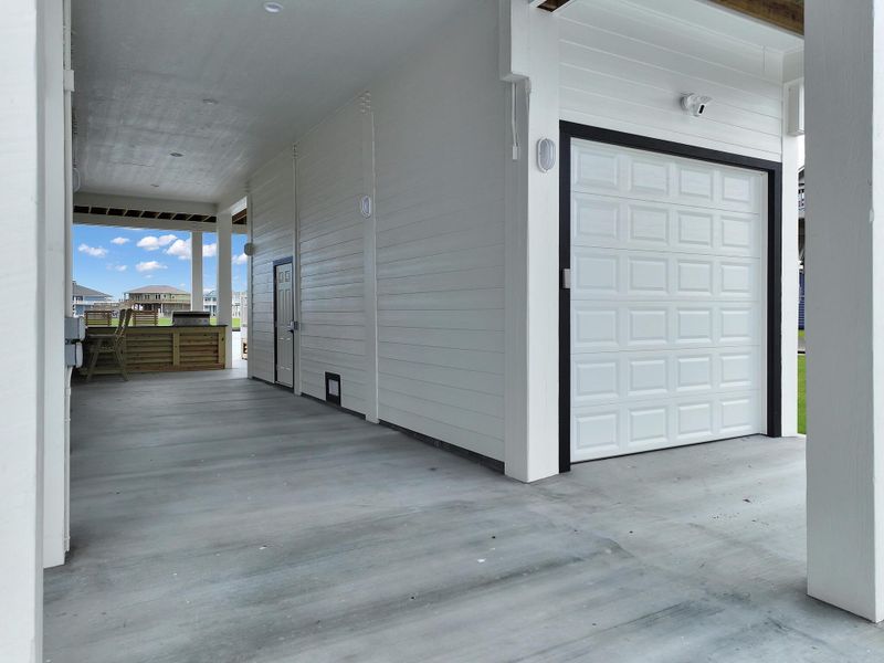 View center bay and garage