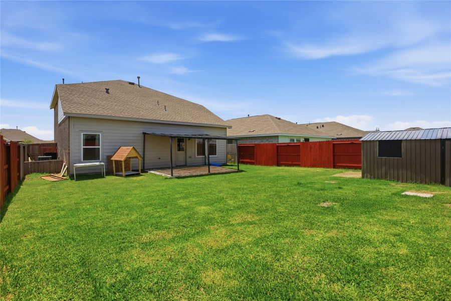 View of the huge back yard.