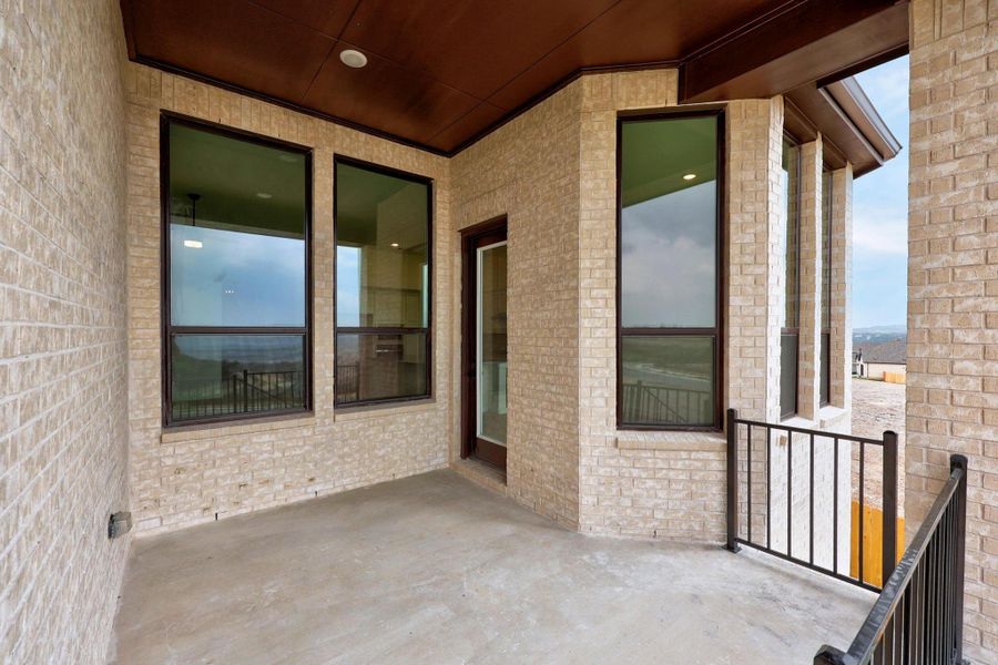 Spacious, unfurnished interior of a new home in Lakeside at Tessera on Lake Travis, Lago Vista (Image 14).