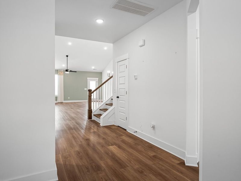 Spacious, unfurnished interior of a new home in Carellton, Gallatin (Image 21).