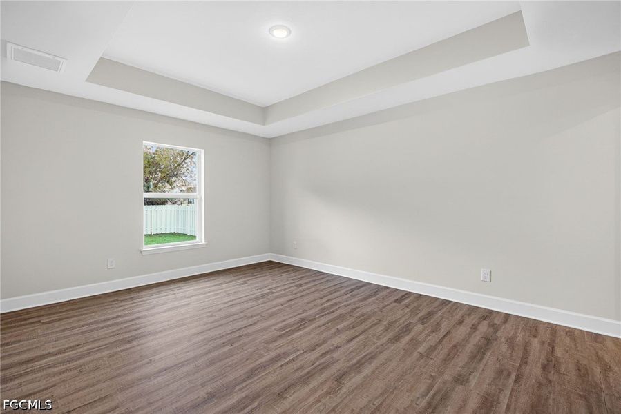 Spacious, unfurnished interior of a new home in Cape Coral, Cape Coral (Image 17).