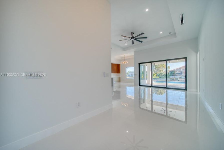 Spacious, unfurnished interior of a new home in , Cape Coral (Image 80).