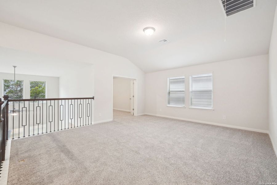 Spacious, unfurnished interior of a new home in Estancia Ranch - Classic Series, San Antonio (Image 37).